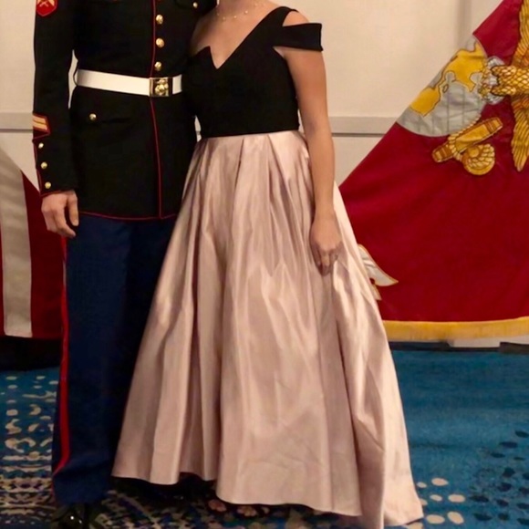 Betsy & Adam Dresses & Skirts - Beautiful black and blush Betsy and Adam ball gown